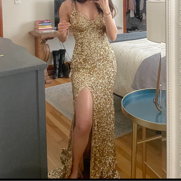 BEAUTIFUL GOLD PROM DRESS - Picture 1 of 3
